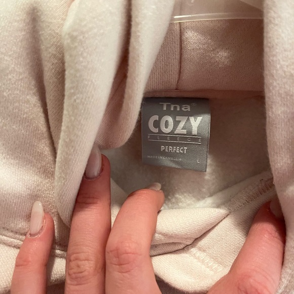 Aritzia cozy fleece perfect hoodie - Picture 3 of 4